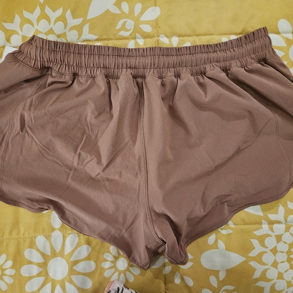 NWT-Lululemon Athletica- Hotty Hot LR Short 2.5 " Lined SZ 12 - Picture 9 of 9